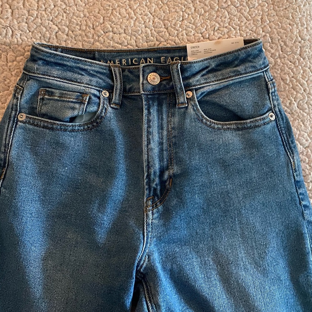 NEW American Eagle Mom Jeans Medium Wash